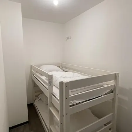 Apartamento T2 Avec Balcon, Face Aux Pistes, Exposé Sud, Commerces à Proximité - Fr-1-787-29